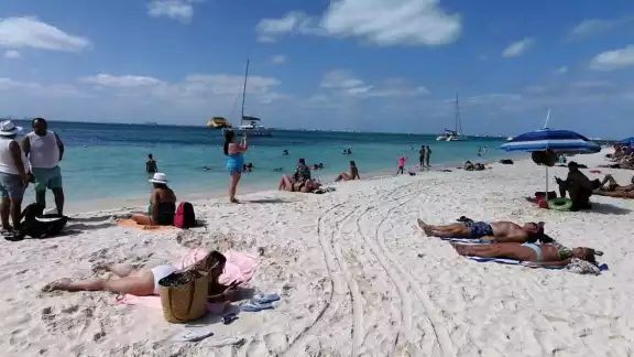 En diciembre del 2022, los 28 sitios de nado de Quintana Roo cumplieron con el criterio de sanidad y los arenales de la ínsula tenían poca contaminación En diciembre del 2022, los 28 sitios de nado de Quintana Roo cumplieron con el criterio de sanidad y los arenales de la ínsula tenían poca contaminación