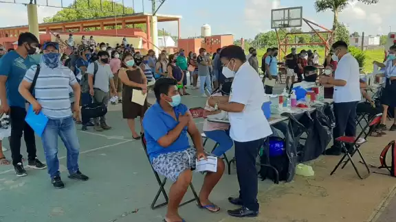 Es la primera vez que llegan tantas personas a vacunarse en el municipio