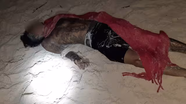 Paramédicos encontraron a la víctima sin signos vitales a la orilla de la playa