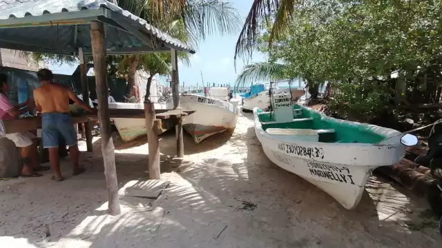 Habitantes de Isla Mujeres piden explicaciones de la privatización de estas ventanas al océano