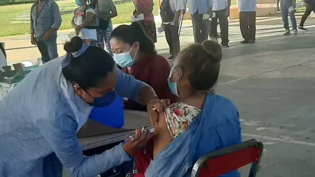 La aplicación de terceras dosis de AstraZeneca finalizará el 15 de diciembre, según el calendario de la SESA Quintana Roo