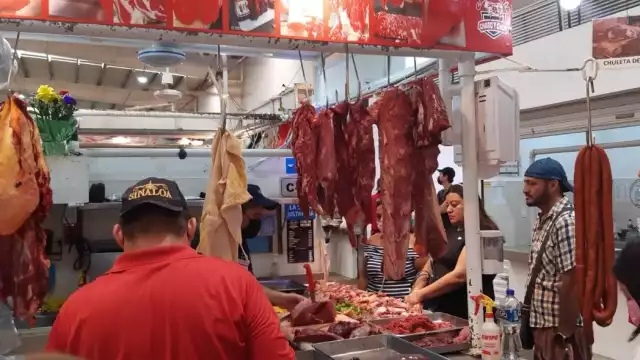 Carniceros en el mercado municipal de Ciudad del Carmen