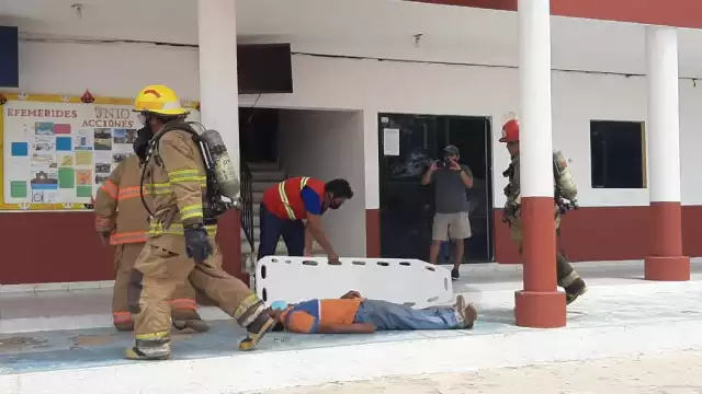 protección civil informo que el simulacro fue con previo aviso a las dependencias de seguridad publica, Sesa, Bomberos y personal del ayuntamiento