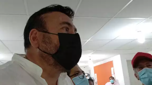 Seis propietarios de puestos aseguraban que el directo Eleazar Herrera les había clausurado sus locales sin argumento alguno Seis propietarios de puestos aseguraban que el directo Eleazar Herrera les había clausurado sus locales sin argumento alguno