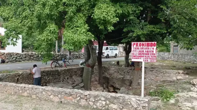 Según la creencia de los lugareños, las formaciones rocosas dentro de la cueva se asemejan a la imagen de los Reyes Magos