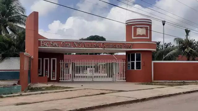 El sistema que se implementará en el nivel básico incluye enseñanza a estudiantes con discapacidad y la mayor parte de los edificios carece de rampas, por ejemplo