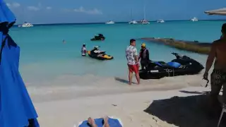 Reglamento de la Ley de Navegación prohíbe que las motos acuáticas se acerque a la zona destinada para nadar