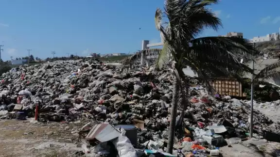 Aumento de residuos solidos afecta a Punta Sur en Isla Mujeres