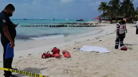 El menor falleció ahogado hoy en Playa Norte El menor falleció ahogado hoy en Playa Norte
