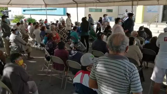 Son al menos 34 mil adultos mayores de 60 años, que recibieron el biológico de la farmacéutica AstraZeneca en abril