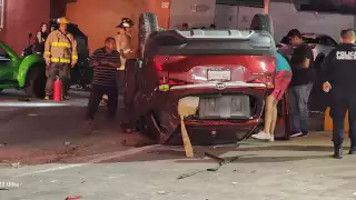 Uno de los pasajeros se comportó de forma evasiva e insultó a los policías, por lo que fue trasladado ante un Juez Cívico