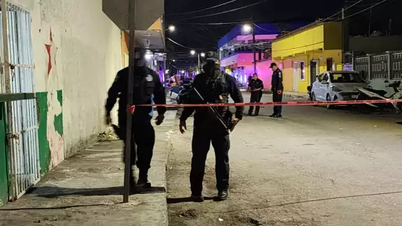 Versiones afirman que dos personas ingresaron a una vivienda ubicada en la calle Adolfo Rosado Salas entre las avenidas 55 y 60 de la colonia Adolfo López Mateos Versiones afirman que dos personas ingresaron a una vivienda ubicada en la calle Adolfo Rosado Salas entre las avenidas 55 y 60 de la colonia Adolfo López Mateos