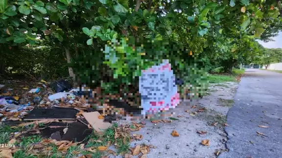 La primera advertencia se encontraba en un área verde de la avenida Xel-Ha