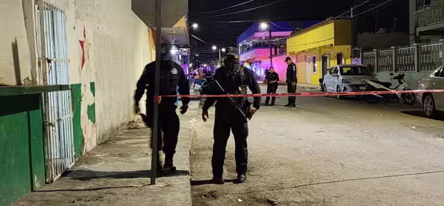 Versiones afirman que dos personas ingresaron a una vivienda ubicada en la calle Adolfo Rosado Salas entre las avenidas 55 y 60 de la colonia Adolfo López Mateos