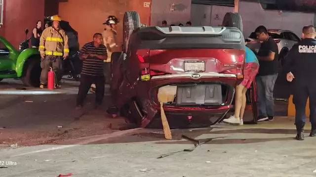 Uno de los pasajeros se comportó de forma evasiva e insultó a los policías, por lo que fue trasladado ante un Juez Cívico