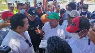Durante tres horas los manifestantes impidieron el tráfico de vehículos con dirección al estado de Tabasco