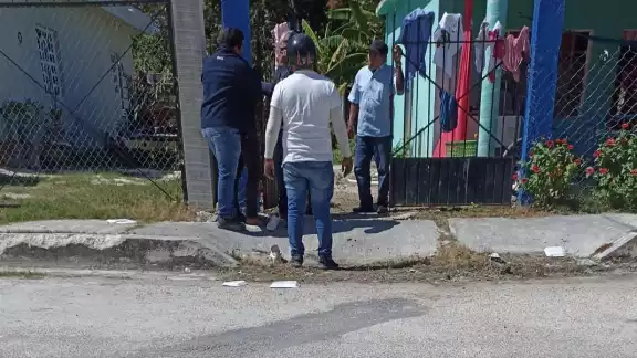 El hombre fue detenido solamente por alterar el orden El hombre fue detenido solamente por alterar el orden