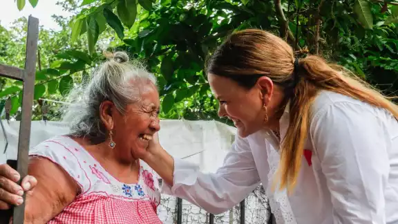 La alcaldesa Cecilia Patrón presenta una estrategia para combatir la pobreza en Mérida