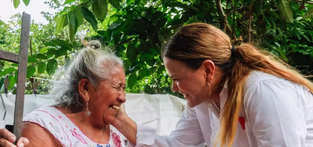 La alcaldesa Cecilia Patrón presenta una estrategia para combatir la pobreza en Mérida