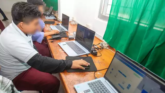 Alumnos de secundaria recibirán la beca Rita Cetina