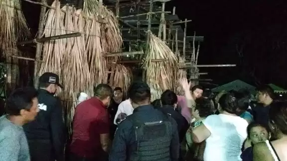 Por sobrecupo, colapsa parte del coso taurino en Motul Por sobrecupo, colapsa parte del coso taurino en Motul