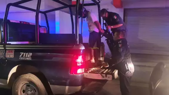 Luego de ser asegurada la evidencias de las sustancias psicotrópicas, fue trasladada a las instalaciones de seguridad pública Luego de ser asegurada la evidencias de las sustancias psicotrópicas, fue trasladada a las instalaciones de seguridad pública