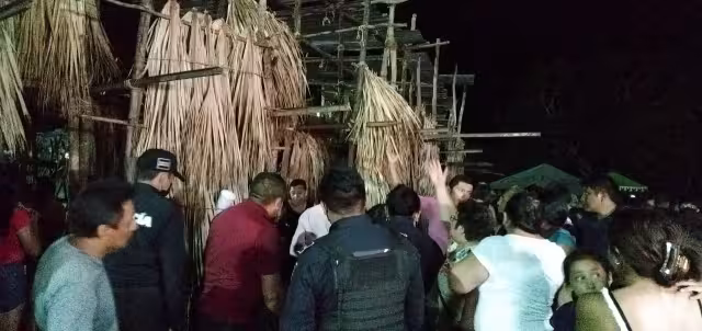 Por sobrecupo, colapsa parte del coso taurino en Motul