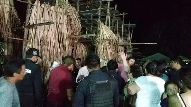 Por sobrecupo, colapsa parte del coso taurino en Motul