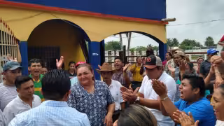 La candidata estuvo retenida por siete horas