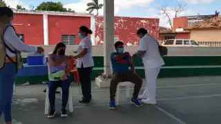 Se logró aplicar la vacuna a 455 jóvenes de un total que tenían programados de 500