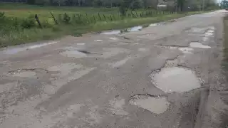 Urge que se busque la manera de solucionar este problema que hay con los caminos destrozados que afecta a quienes lo utilizan