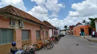 Parte de la historia del primer Pueblo Mágico de Campeche se acaba cada vez que cae un techo de las antiguas viviendas, así también se pone en riesgo el nombramiento