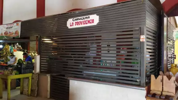 Para que los puestos del mercado ofrezcan carne a los campechanos , los comerciantes deberán elevar los precios por kilo Para que los puestos del mercado ofrezcan carne a los campechanos , los comerciantes deberán elevar los precios por kilo
