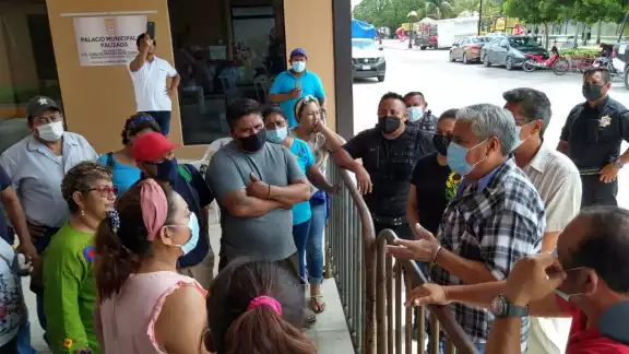 Al principio sólo cerraron el acceso al segundo piso, pero eventualmente tomaron todo el edificio Al principio sólo cerraron el acceso al segundo piso, pero eventualmente tomaron todo el edificio