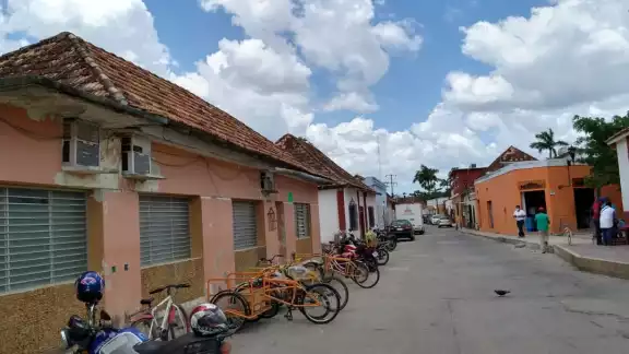 Parte de la historia del primer Pueblo Mágico de Campeche se acaba cada vez que cae un techo de las antiguas viviendas, así también se pone en riesgo el nombramiento Parte de la historia del primer Pueblo Mágico de Campeche se acaba cada vez que cae un techo de las antiguas viviendas, así también se pone en riesgo el nombramiento