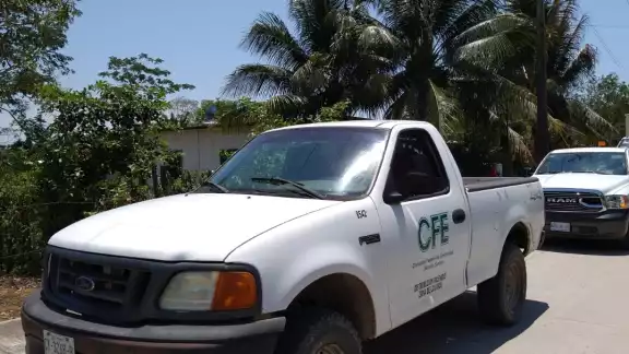 Corte de luz por la CFE deja paralizados a comercios y servicios municipales en Palizada
