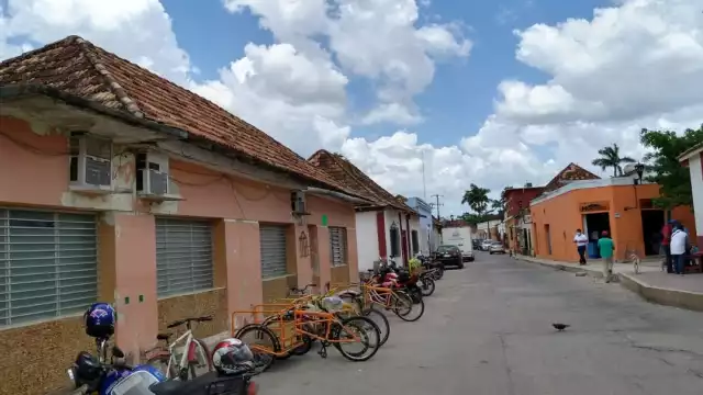 Parte de la historia del primer Pueblo Mágico de Campeche se acaba cada vez que cae un techo de las antiguas viviendas, así también se pone en riesgo el nombramiento