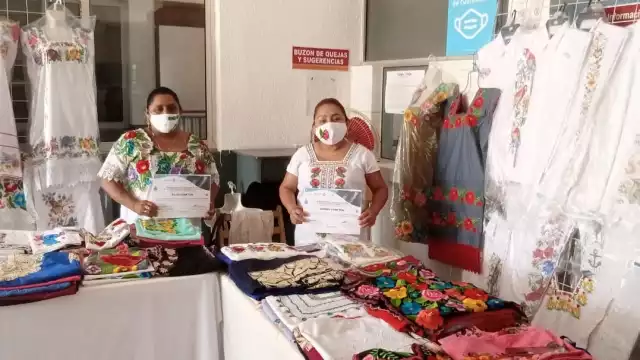 Artesanos y artesanas locales participaron en los eventos para dar a conocer sus productos