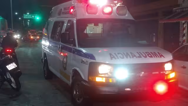 La mujer fue trasladada al Hospital General de Ciudad del Carmen debio a las lesiones sufridas tras ser atropellada