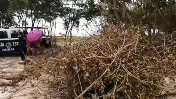 Las autoridades federales no han acudido a la zona para suspender esta obra