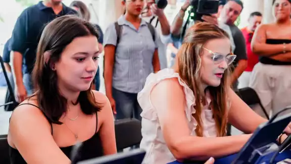 La alcaldesa Cecilia Patrón felicita a los ciudadanos que participaron en la consulta Diseña tu Ciudad 2025