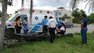 Hombre avienta a su pareja sentimental desde un auto en movimiento en Playa del Carmen