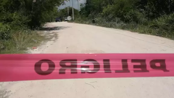 El cuerpo tenía varias horas de haber sido dejado en la vía