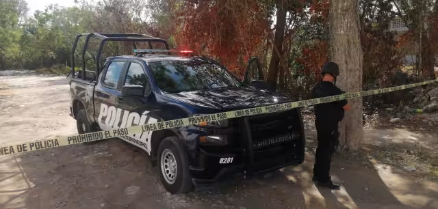 Vecinos refieren que el hombre se quito la vida tras haber pasado la noche bebiendo