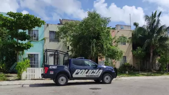 La vivienda ubicada en el fraccionamiento Palmas I de Playa del Carmen fue asegurada por policías tras rescatar a una persona La vivienda ubicada en el fraccionamiento Palmas I de Playa del Carmen fue asegurada por policías tras rescatar a una persona