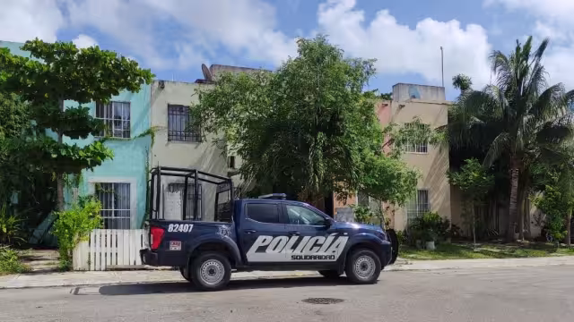 La vivienda ubicada en el fraccionamiento Palmas I de Playa del Carmen fue asegurada por policías tras rescatar a una persona