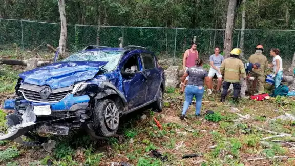 Al lugar arribaron elementos de bomberos y paramédicos para auxiliar a los heridos