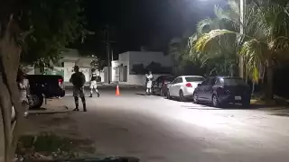Los hombres circulaban en un vehículo con reporte de robo en Cozumel y fueron reportados al 911 por vecinos de Cozumel
