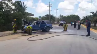 Los bomberos acudieron a apagar las llamas