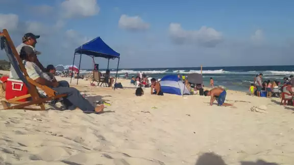Resaltaron la importancia de no obstaculizar accesos a las playas para que en caso de emergencia Resaltaron la importancia de no obstaculizar accesos a las playas para que en caso de emergencia